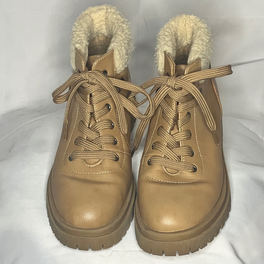 LNWT- Old Navy- Tan Women's Ankle Boots